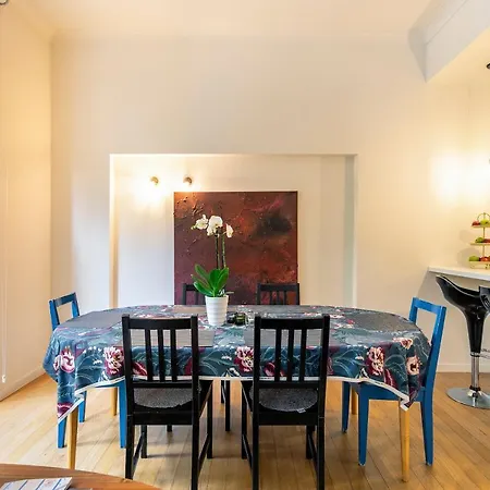 Suberb Apartment *
