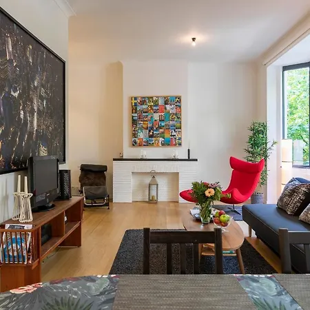 Suberb Apartment *